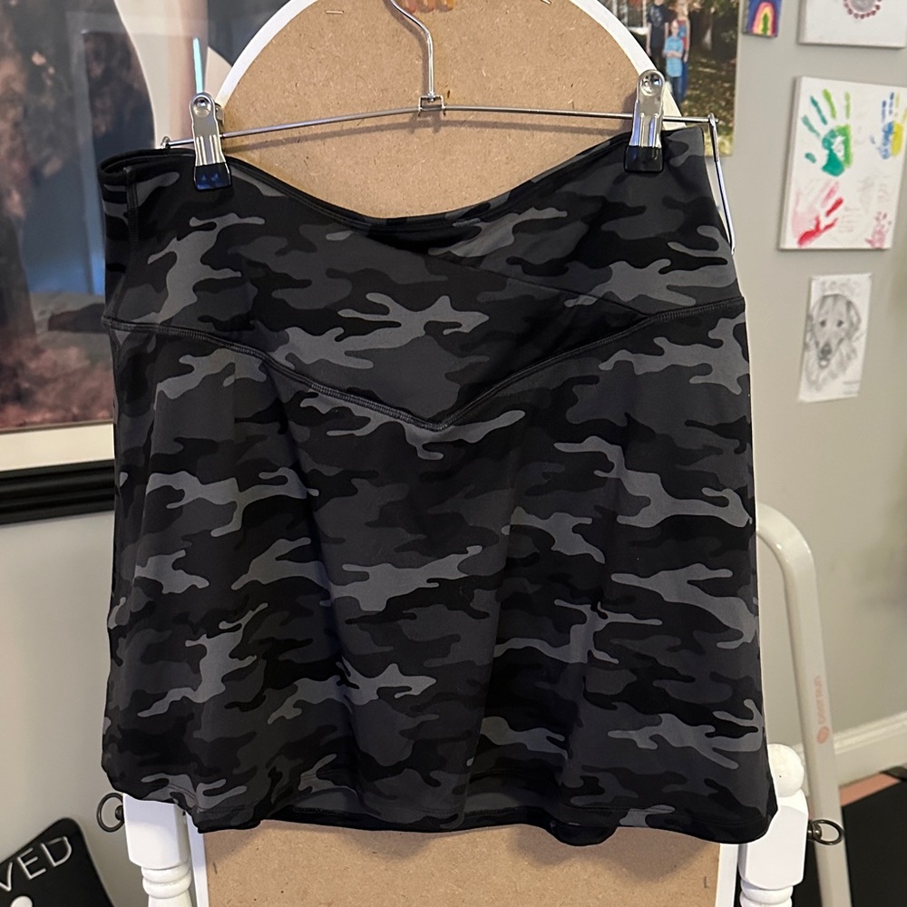 Maurices Black and Gray Camouflage Skort